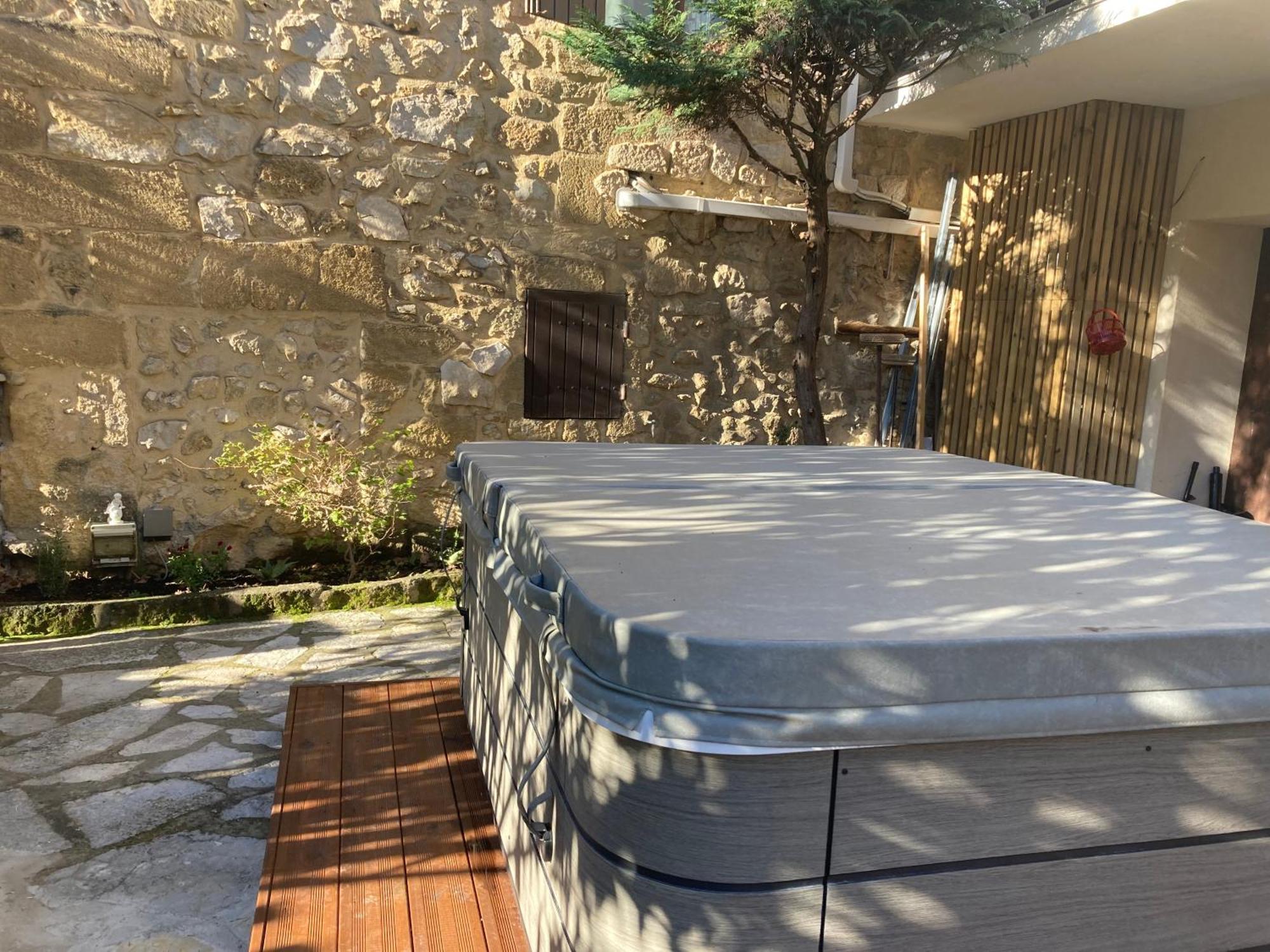 Le Studio D Aurelie Avec Spa Ete En Pleine Campagne Et Proche De Toute Commodite Roquemaure  Εξωτερικό φωτογραφία