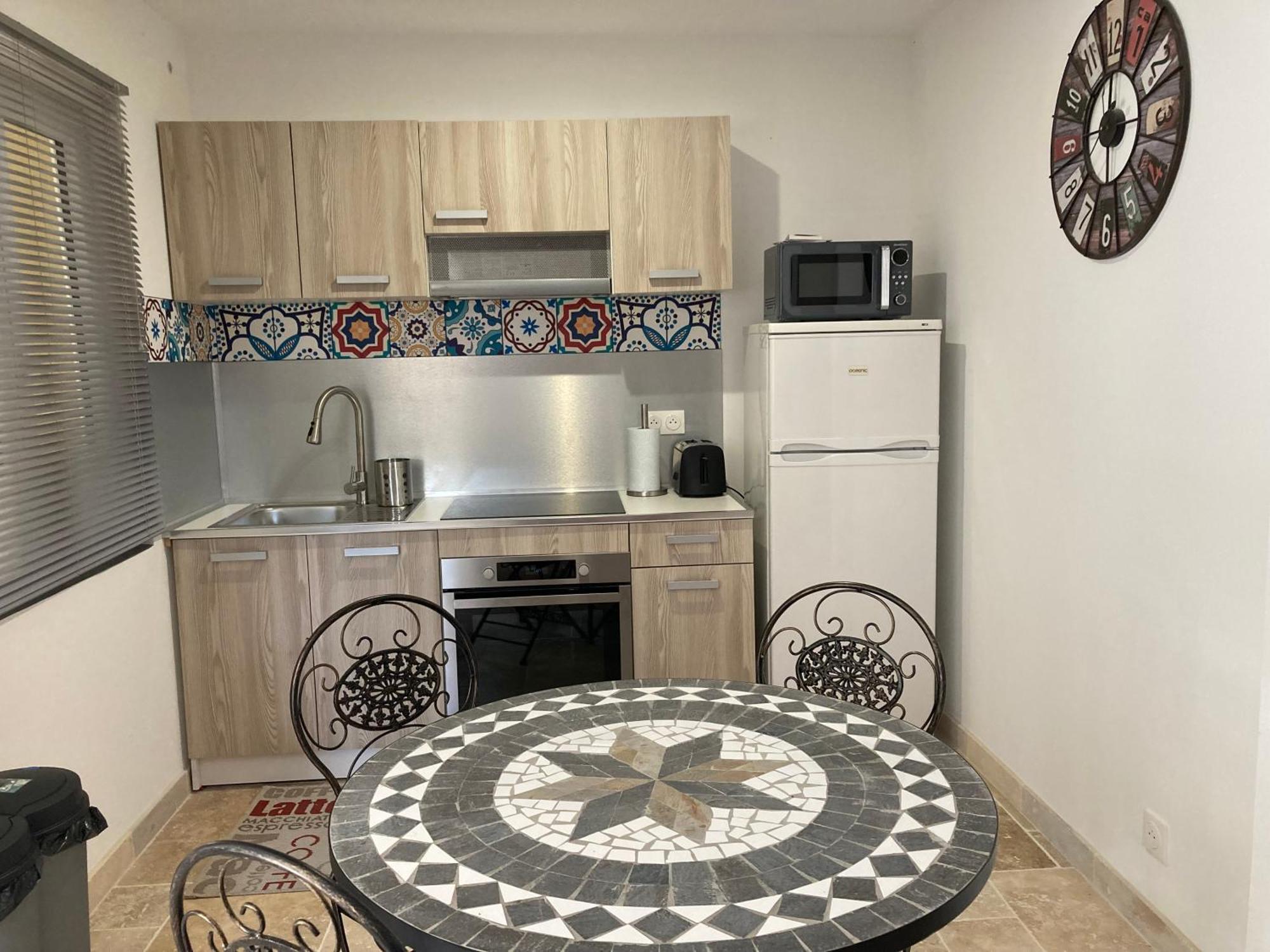 Le Studio D Aurelie Avec Spa Ete En Pleine Campagne Et Proche De Toute Commodite Roquemaure  Εξωτερικό φωτογραφία