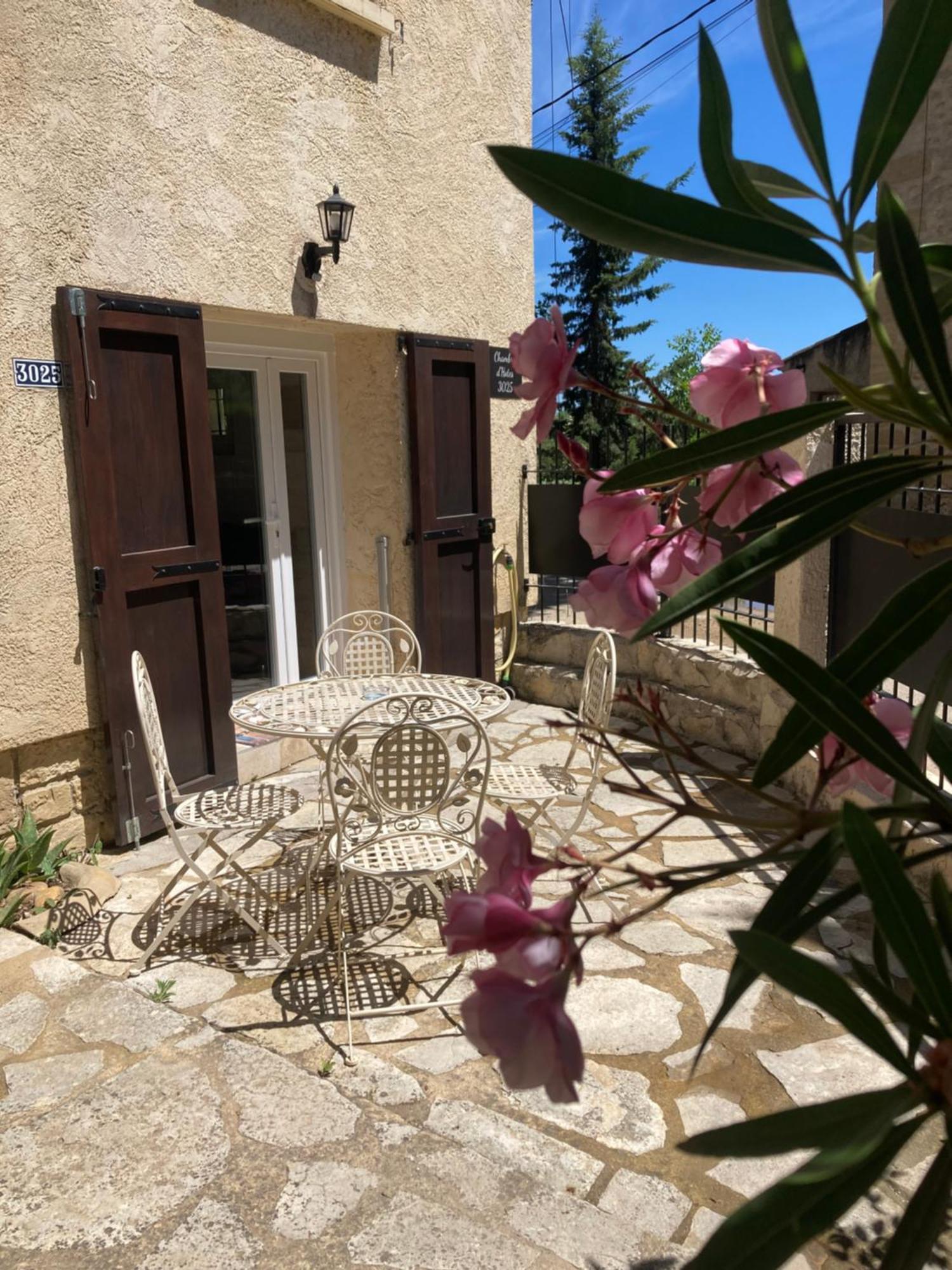 Le Studio D Aurelie Avec Spa Ete En Pleine Campagne Et Proche De Toute Commodite Roquemaure  Εξωτερικό φωτογραφία