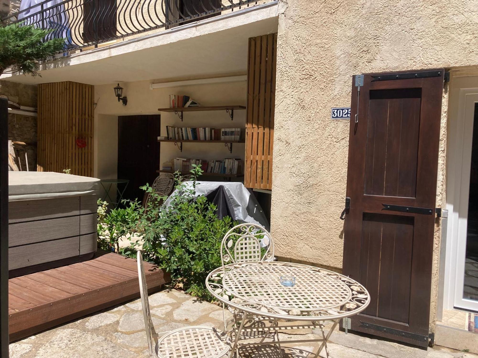 Le Studio D Aurelie Avec Spa Ete En Pleine Campagne Et Proche De Toute Commodite Roquemaure  Εξωτερικό φωτογραφία