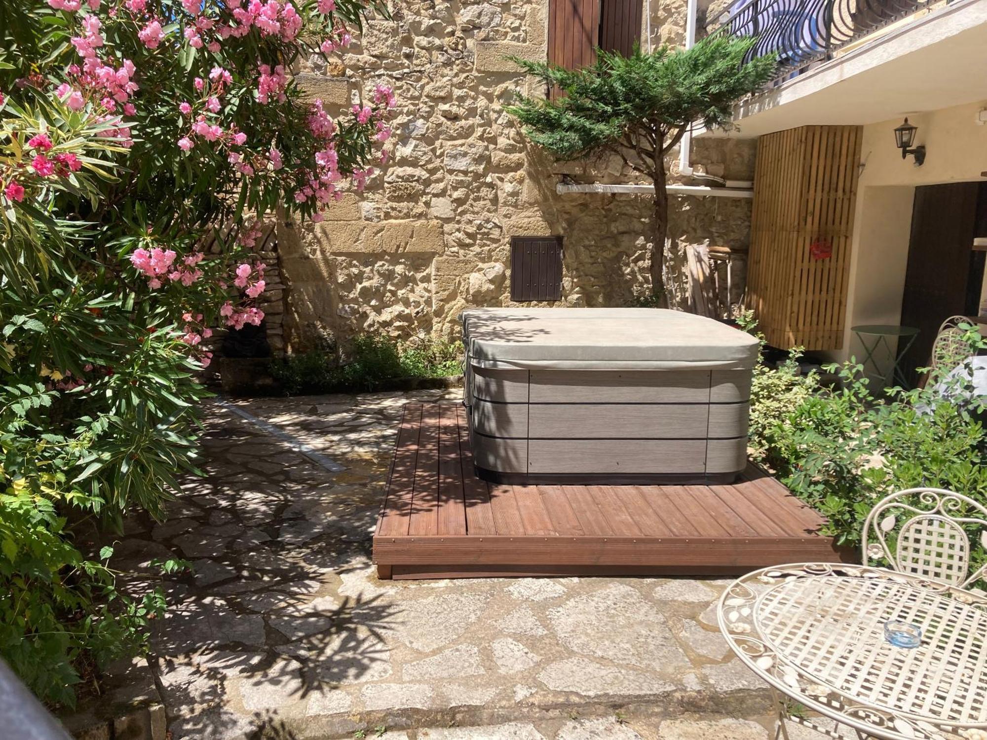 Le Studio D Aurelie Avec Spa Ete En Pleine Campagne Et Proche De Toute Commodite Roquemaure  Εξωτερικό φωτογραφία