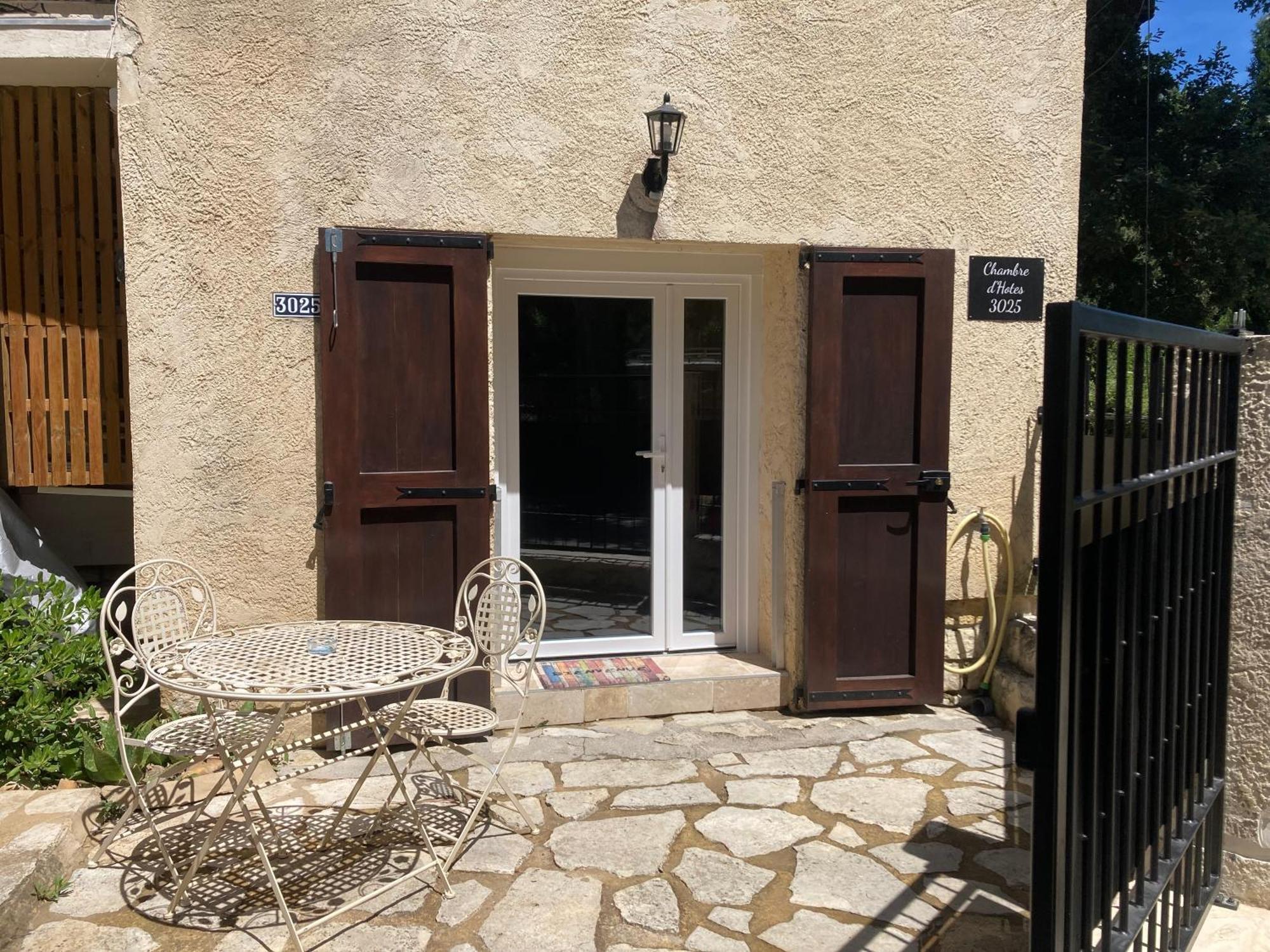 Le Studio D Aurelie Avec Spa Ete En Pleine Campagne Et Proche De Toute Commodite Roquemaure  Εξωτερικό φωτογραφία