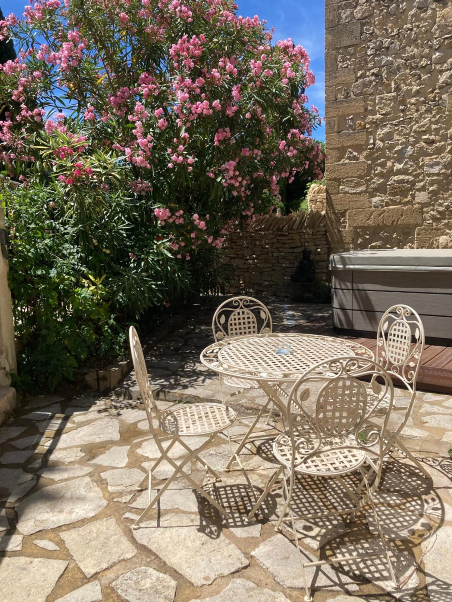 Le Studio D Aurelie Avec Spa Ete En Pleine Campagne Et Proche De Toute Commodite Roquemaure  Εξωτερικό φωτογραφία